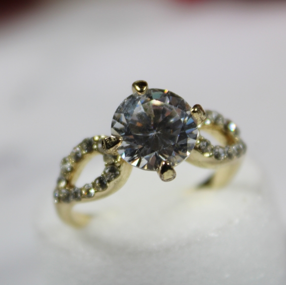 Gold Split shoulder beautiful CZ ring - Picture 2 of 8